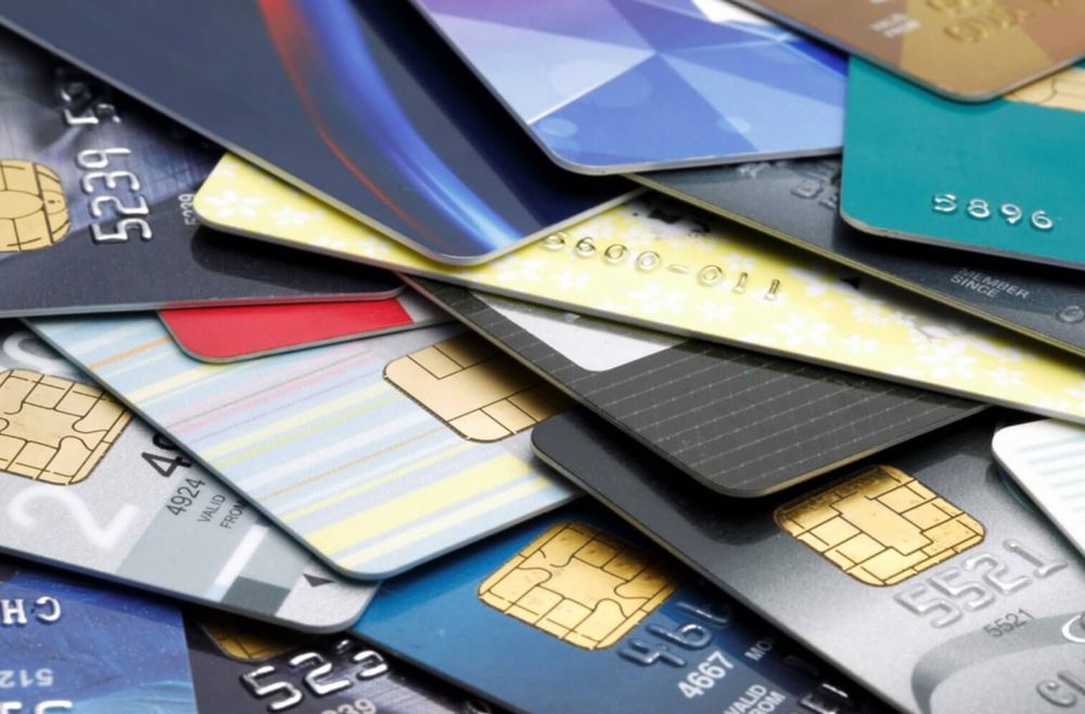 KIWOTHERM-Klebstoffe auf Bank- und Kreditkarten