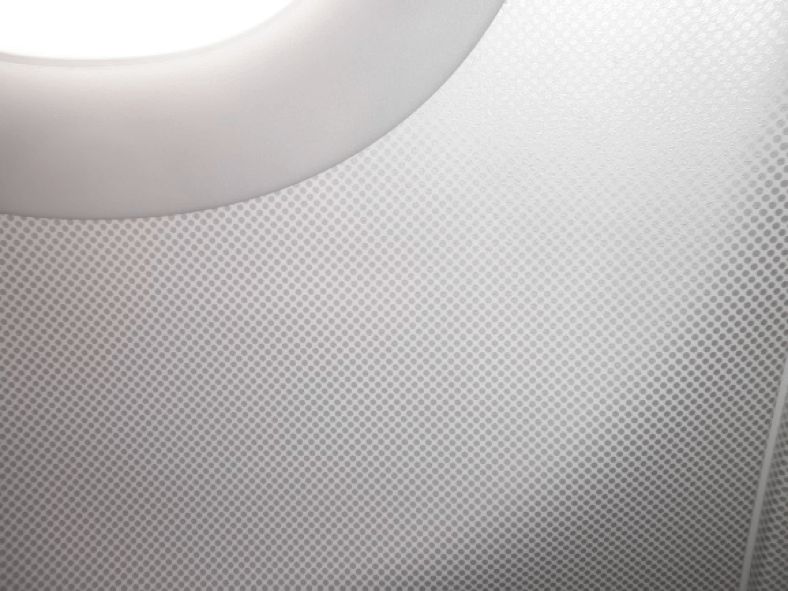 Bedruckte und auf Flugzeugkabineninnenwand laminierte Folie im Lufthansa CI-Design