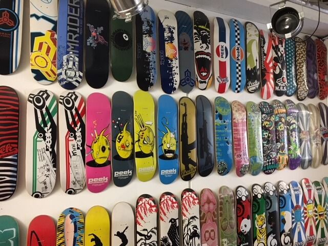 Bedruckung farbenfroher Skateboards